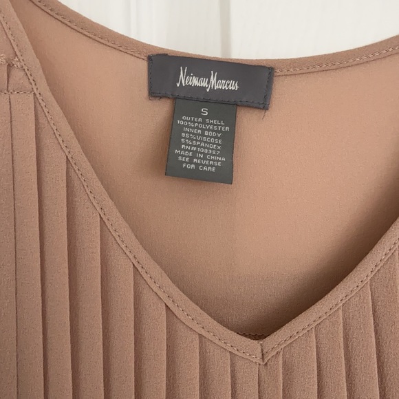 Tan pleated dress - Picture 2 of 3